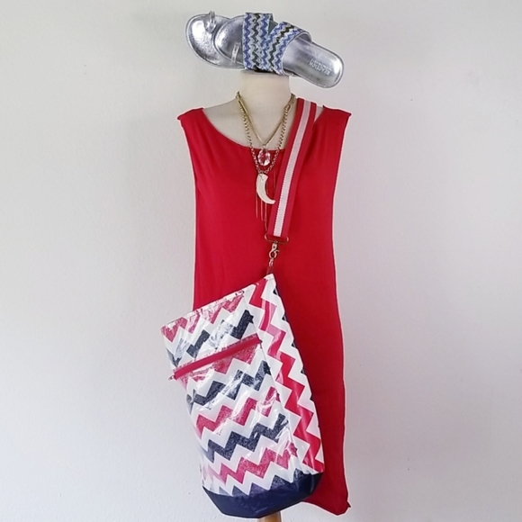 American Apparel - Picture 7 of 9